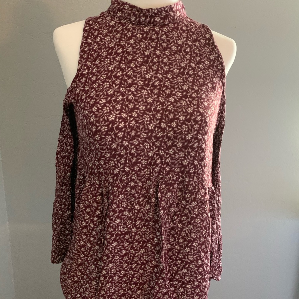 Open shoulder top